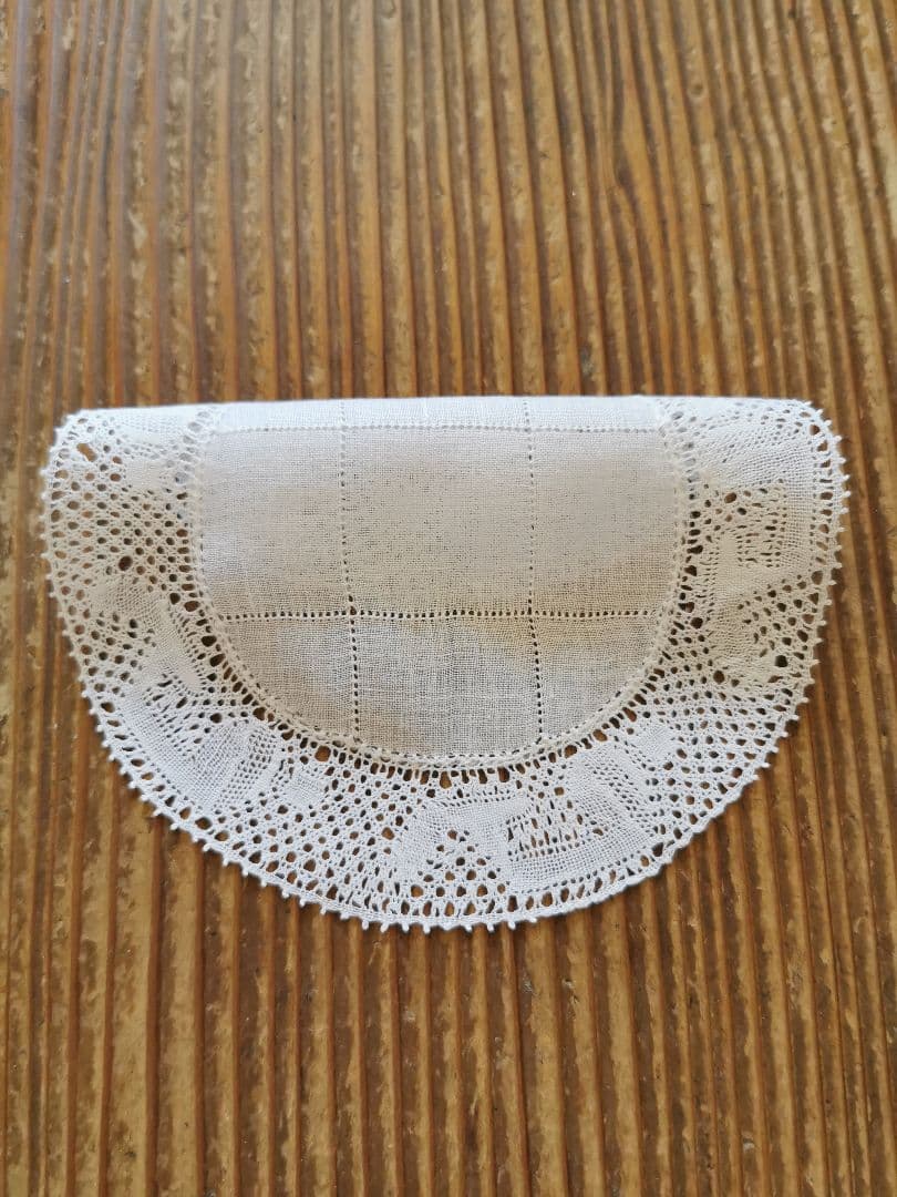 アンティークフランダースレース 花頭を垂れた薔薇 目抜き透かし格子