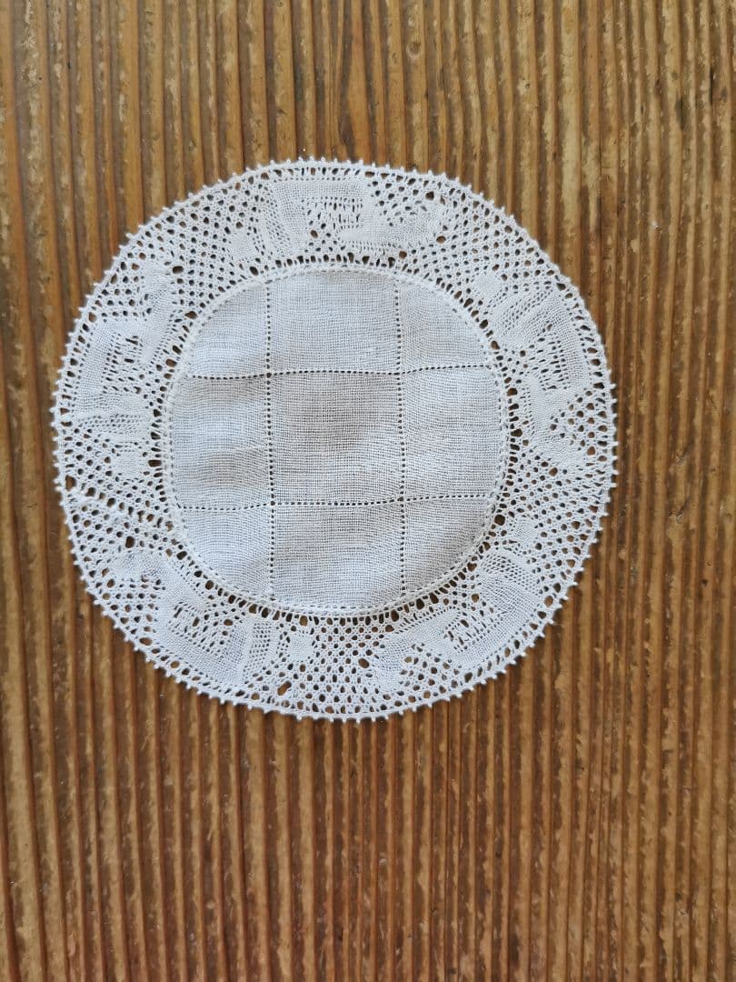 アンティークフランダースレース 花頭を垂れた薔薇 目抜き透かし格子