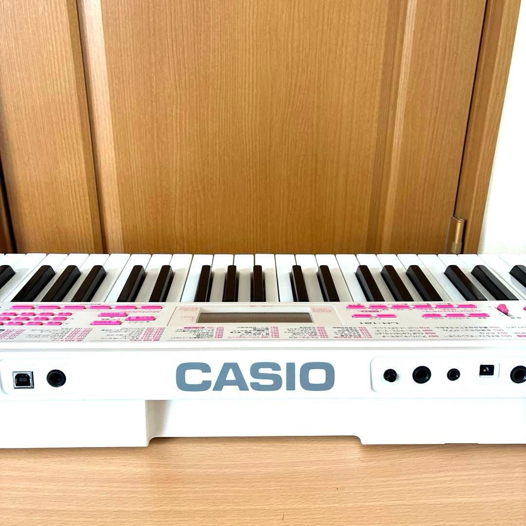 【良品】CASIO電子ピアノLK-121 61鍵 光ナビゲーション電子キーボード