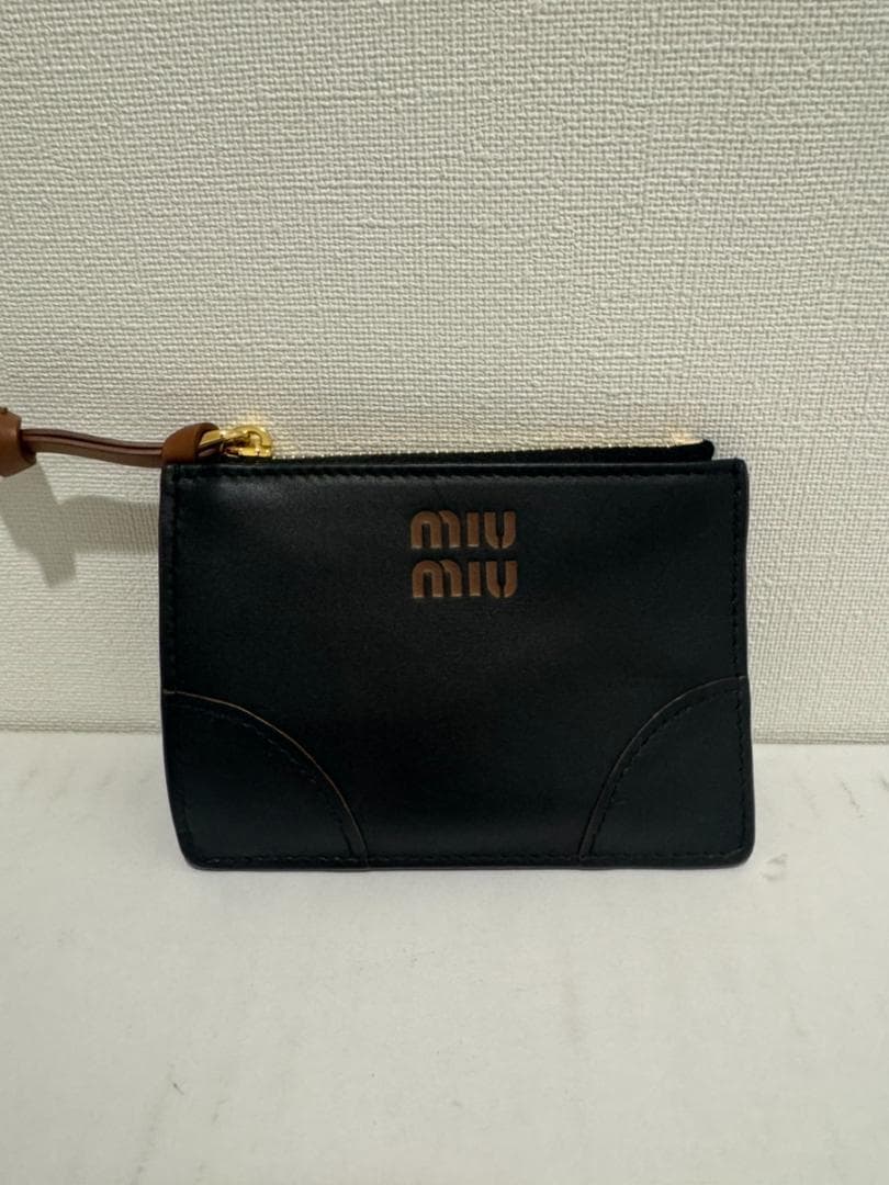 最終SALE miumiu ミュウミュウ レザーカードケース ケース
