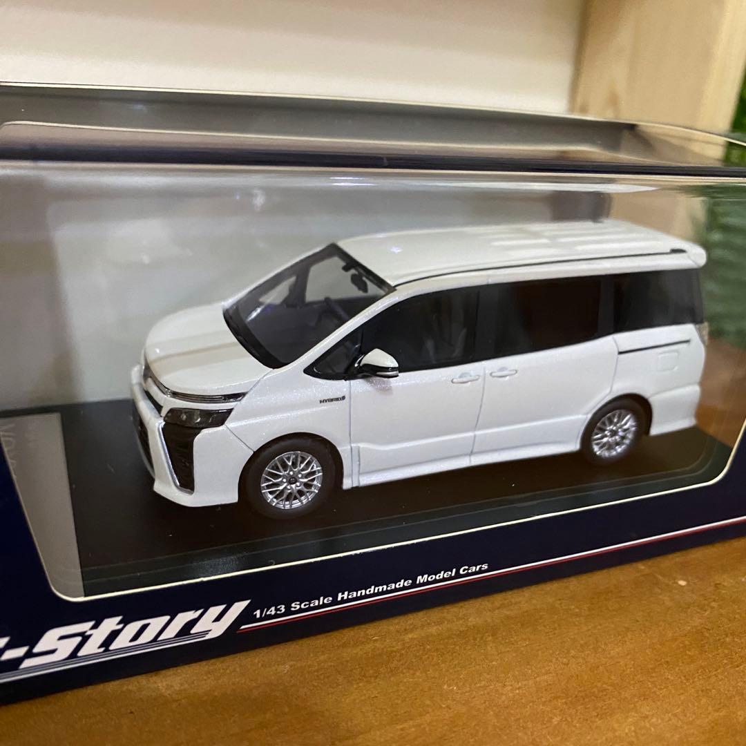 TOYOTA VOXY トヨタ ヴォクシー ミニカー 80系 ホワイト