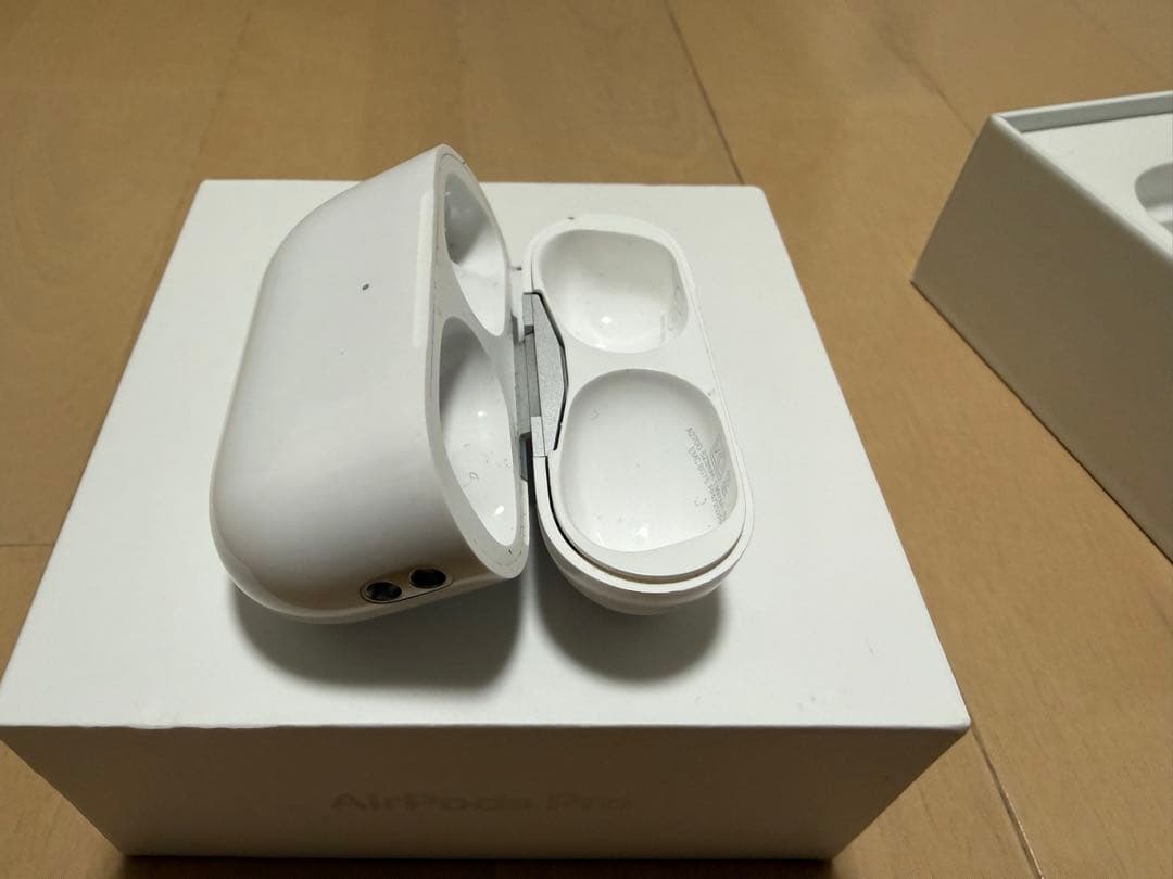訳あり】AirPods Pro 2（Lightning端子）※上蓋に緩みあり AirPods Pro 第2