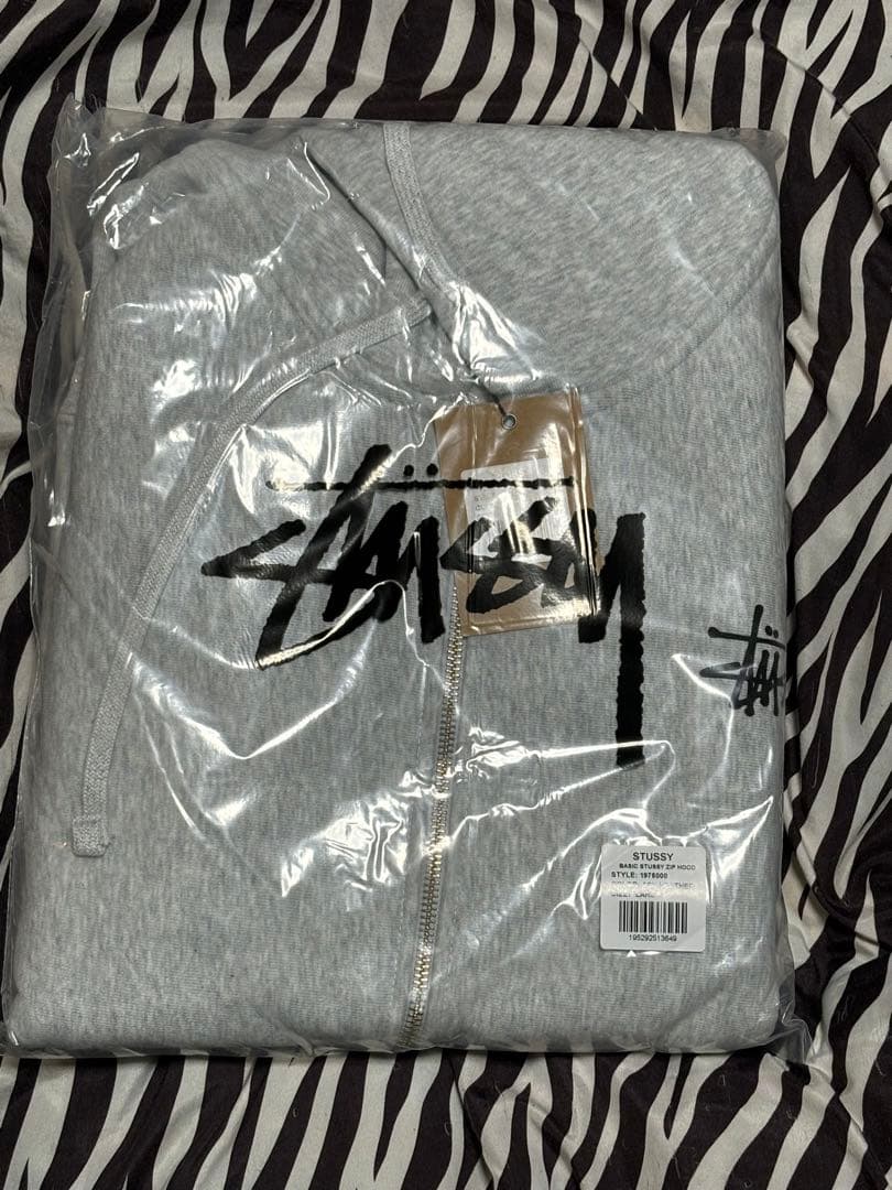 『新品未開封』 STUSSY BASIC ZIP FOOD パーカー　グレー