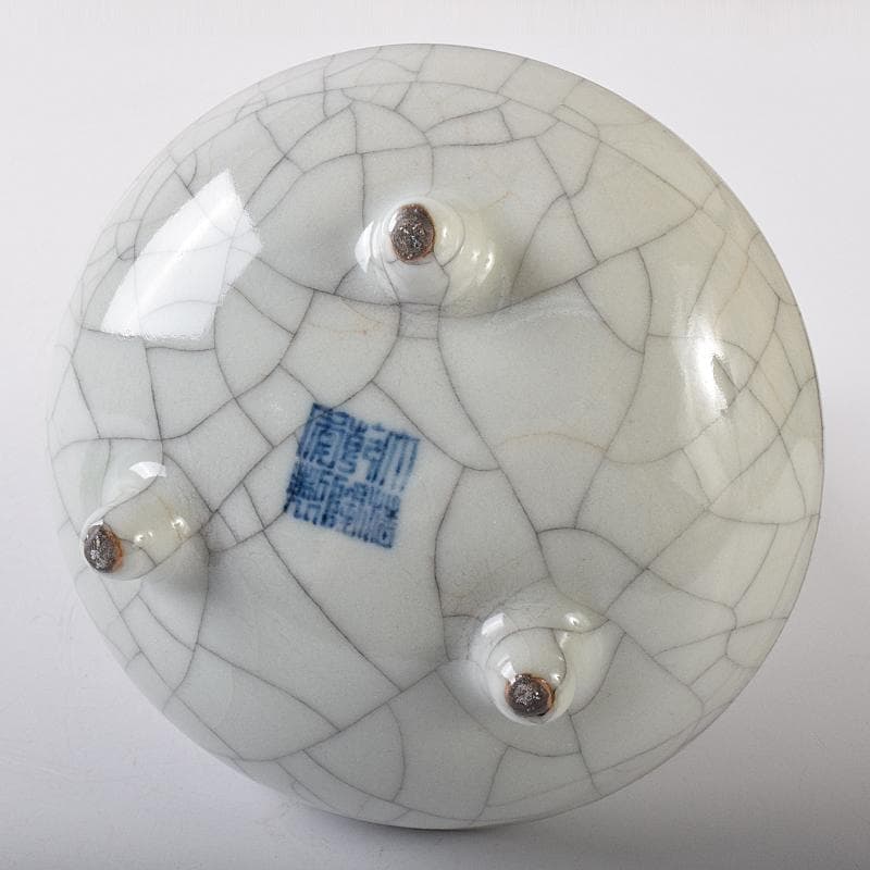 中国 大清乾隆年製款 哥窯 白磁 金糸鉄線 氷裂文 三足瓶 M 7993E