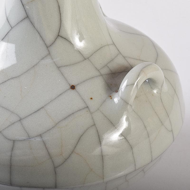 中国 大清乾隆年製款 哥窯 白磁 金糸鉄線 氷裂文 三足瓶 M 7993E