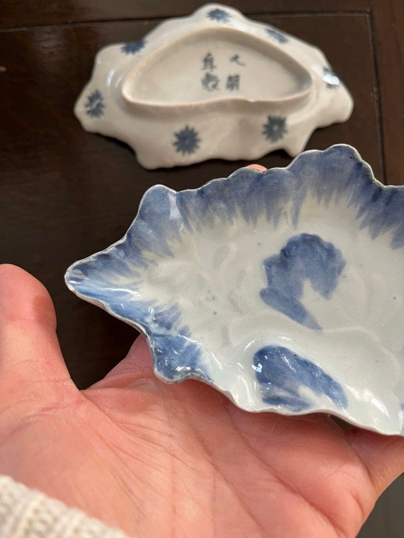 江戸初期中期 藍九谷 古伊万里 染付 花形 変形豆皿 こんにゃく印判 陽刻