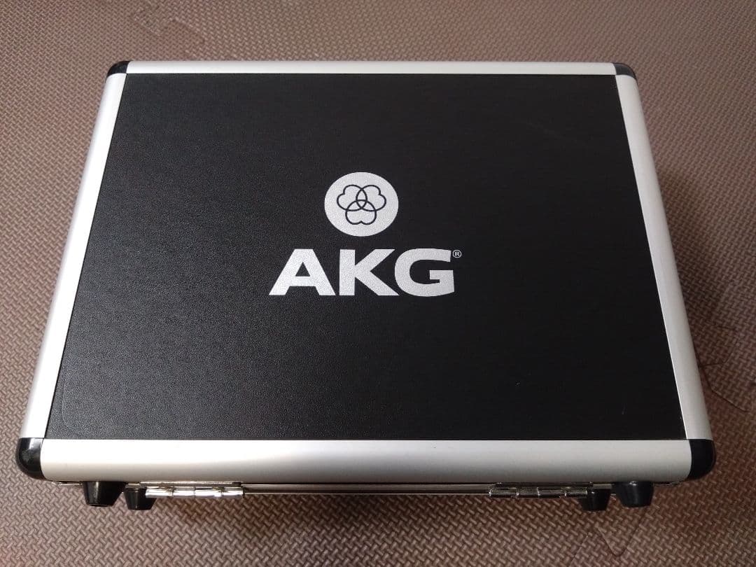 AKG C 214 コンデンサーマイク　2021年頃購入したと思います。
