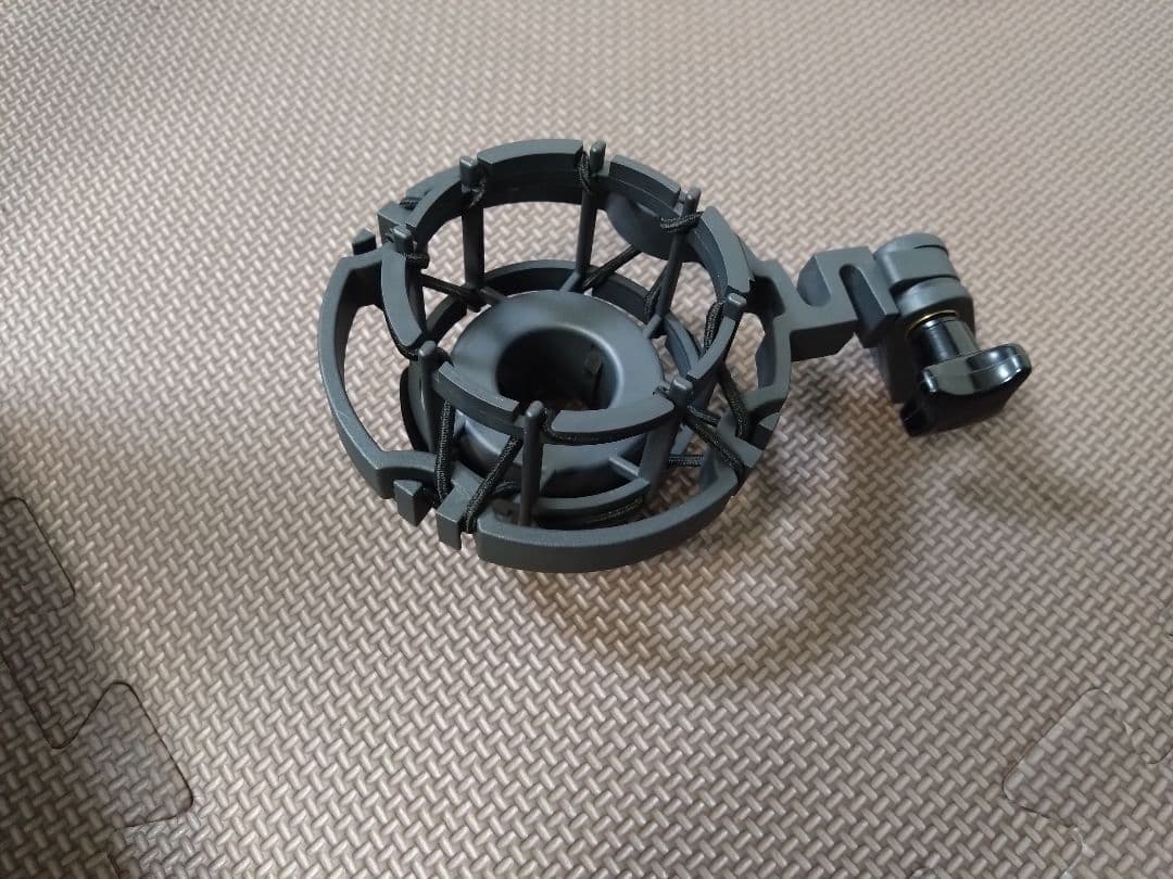 AKG C 214 コンデンサーマイク　2021年頃購入したと思います。