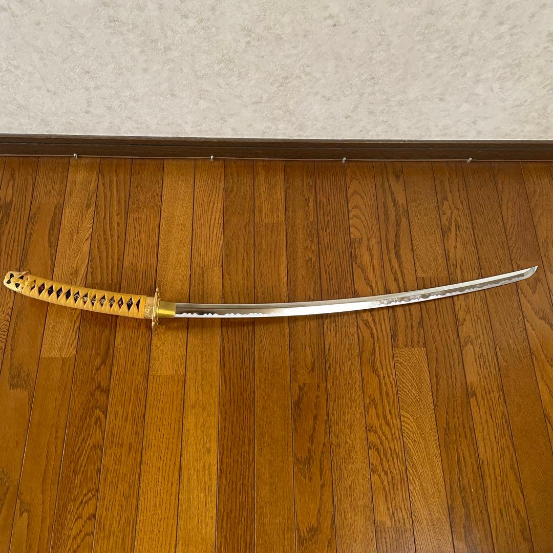 日本刀 模造刀　木瓜形鍔　蒔絵塗風鞘　陣太刀　収納袋　飾り台付き