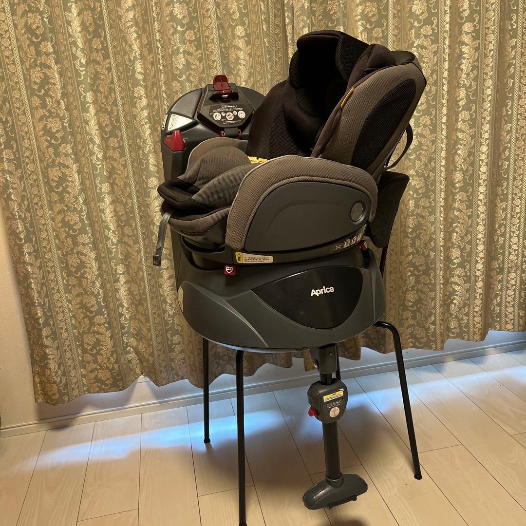 Aprica アップリカ　フラディア　回転式チャイルドシート　ブラック