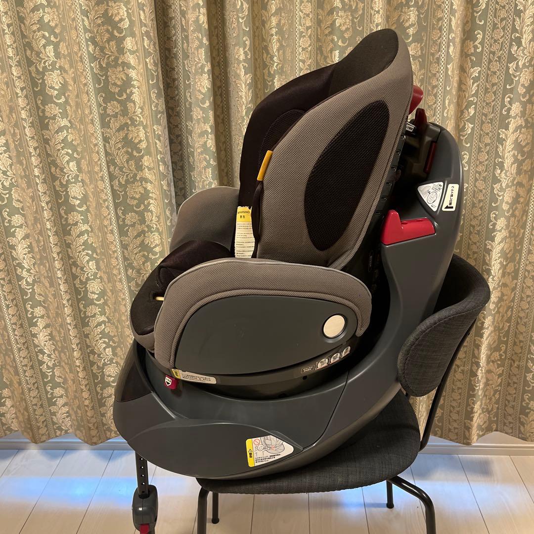 Aprica アップリカ　フラディア　回転式チャイルドシート　ブラック