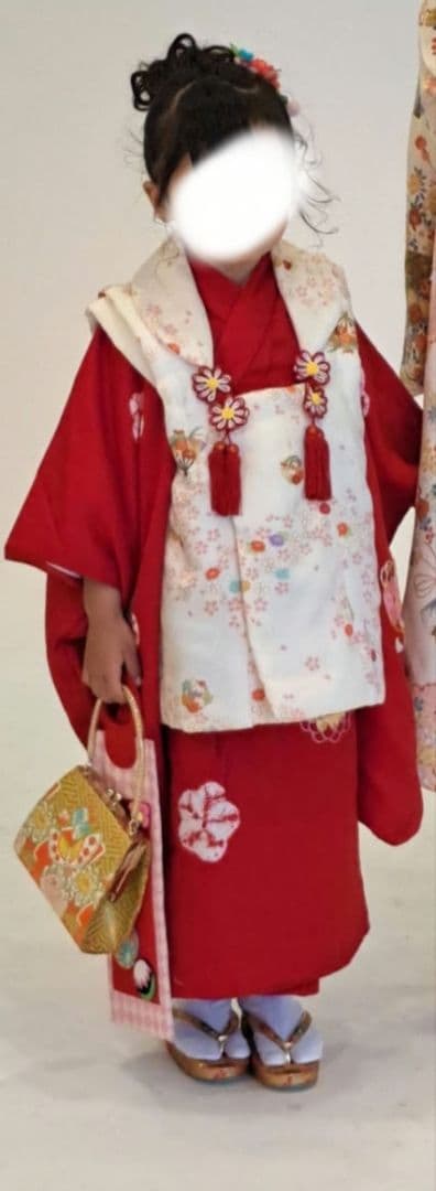 七五三 赤い花柄刺繍衣装　3歳