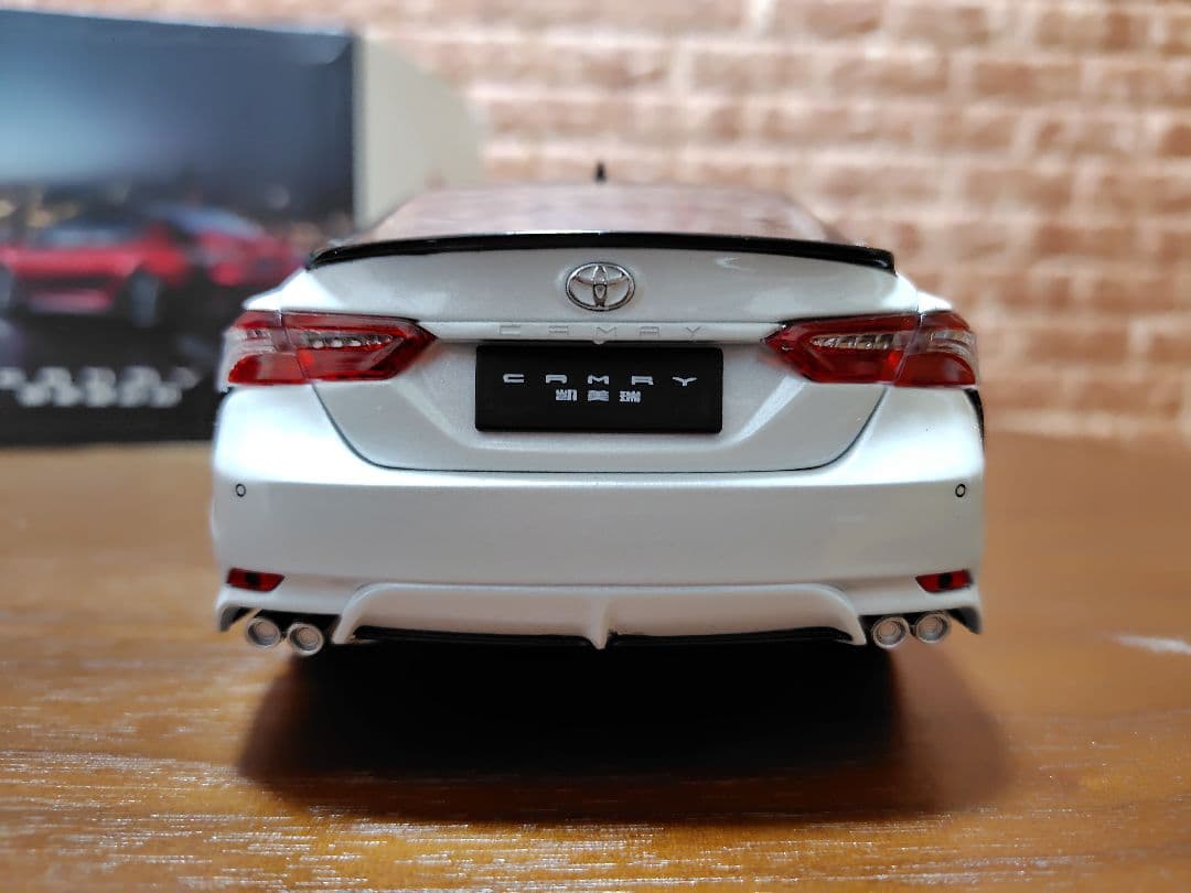 やっしー　トヨタ　カムリ 　70系　1/18　ミニカー　模型