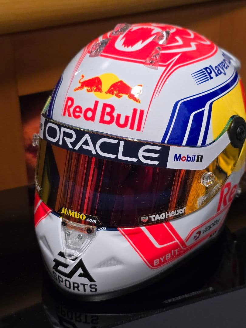 本日限定値下げ フェルスタッペン 1/2 ヘルメット 2023 シューベルト製