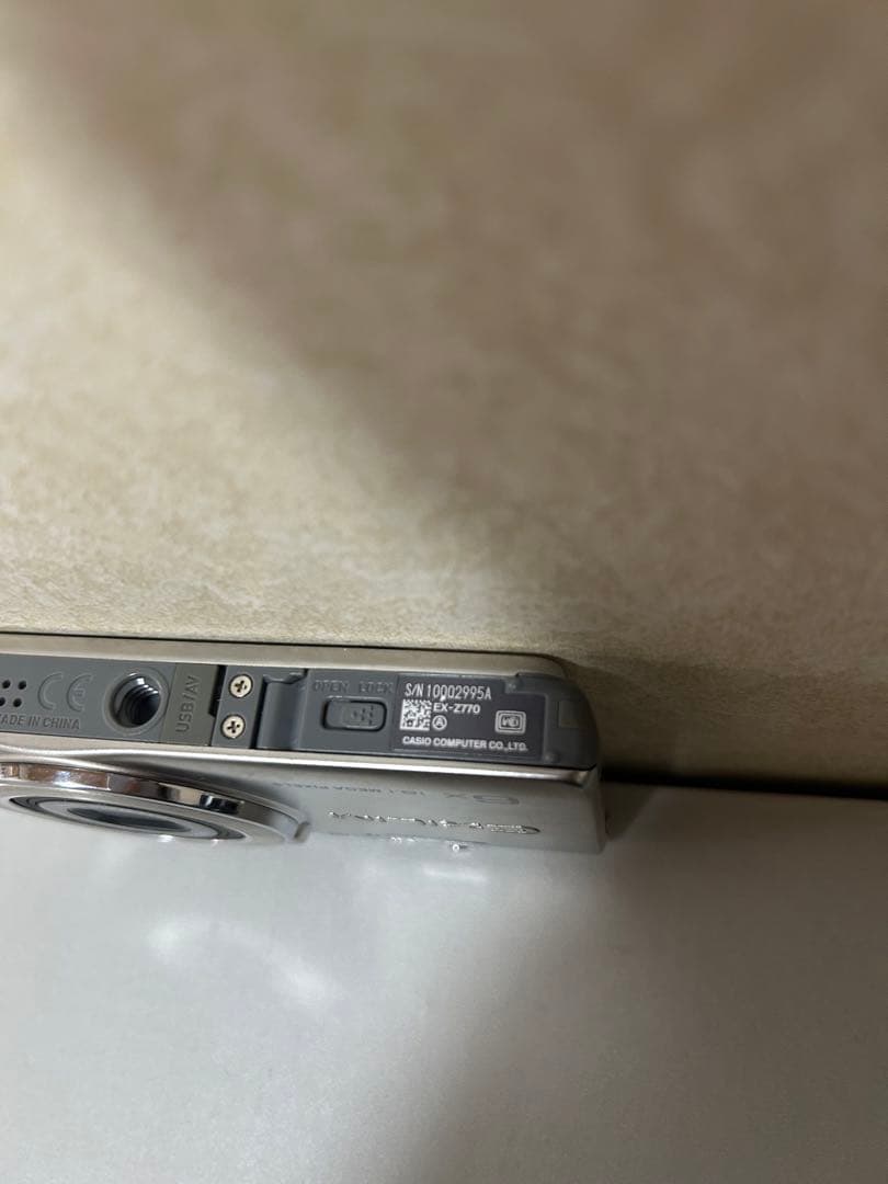 CASIO EXILIM 16.1MP コンパクトデジタルカメラ EX-Z700