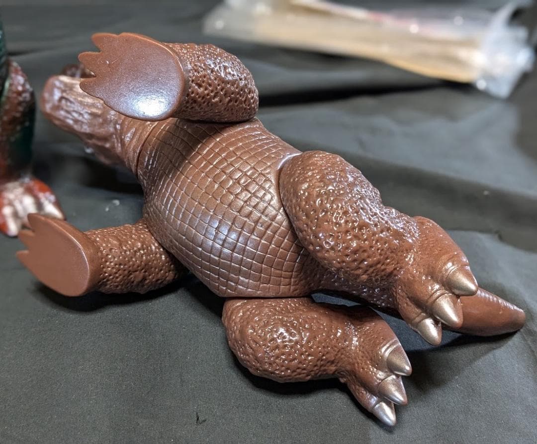 パゴス四足歩行版・ネロンガ（マルサン）ソフビフィギュア2体セット