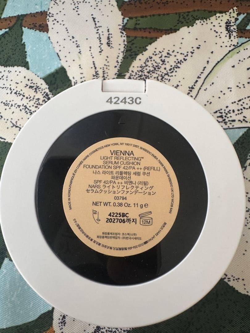 NARS クッションファンデーション 、ケース、化粧下地、おまけのチーク