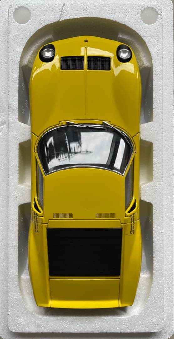 絶版新品　オートアート1/18 ランボルギーニ　ミウラP400SV イエロー