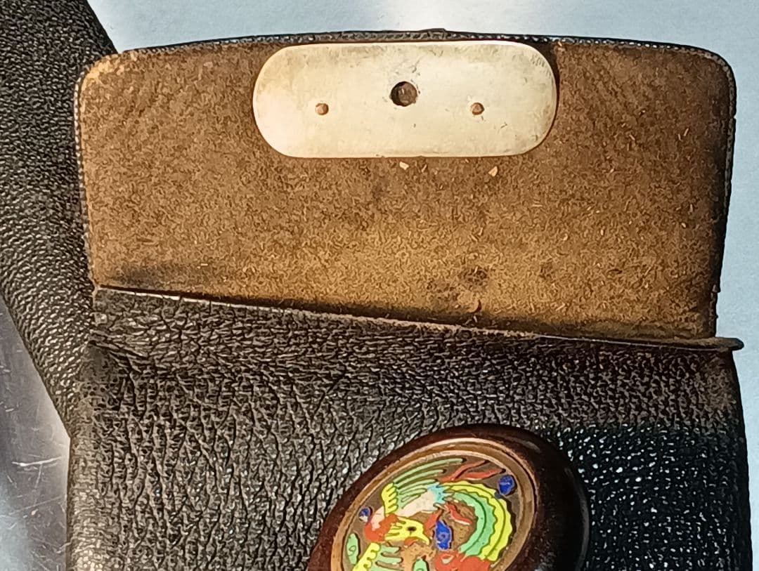 鳳凰の図 七宝 鏡蓋 饅頭 根付」「折鶴 前金具」 煙草入 銀煙管有