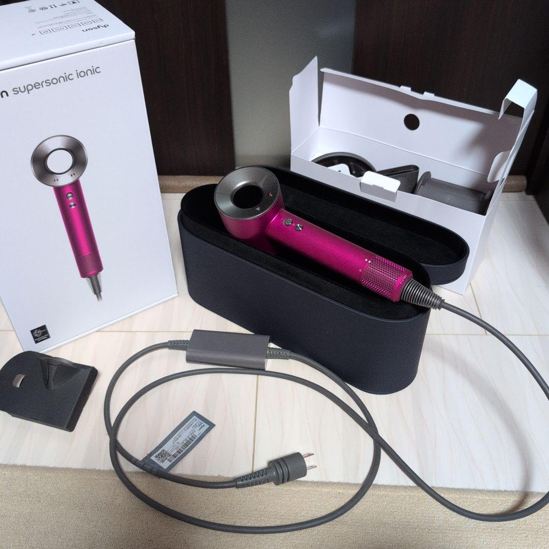 美品　ダイソン　ドライヤー　HD08ULFFFN アタッチメント未使用