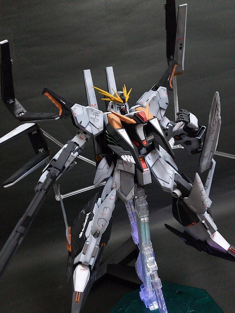 MG ニュークスィーガンダム  完成塗装品