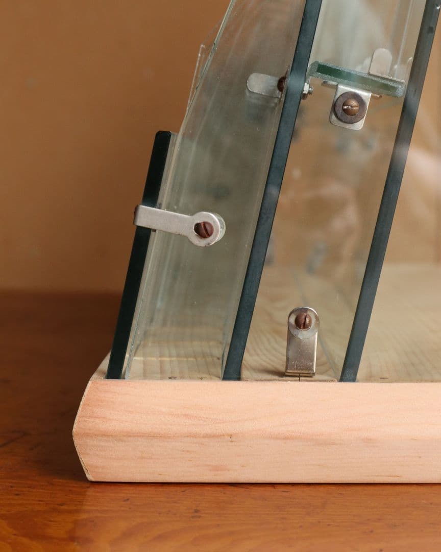 e*n様 古いガラスのペン立て 什器 飾り棚 ガラスケース 文房具