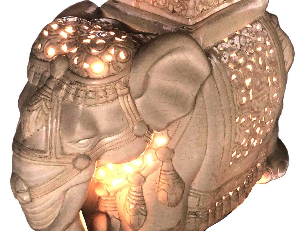 白釉象花台 】 アンティーク 吉祥蝙蝠文 - メルカリ