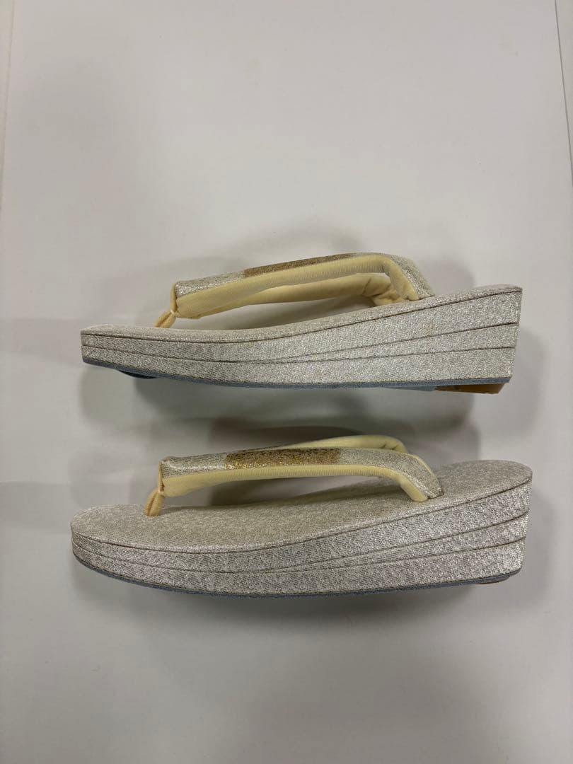 和装用草履バッグセット　銀と金　波柄　金たたき　螺鈿調　成人式　未使用品