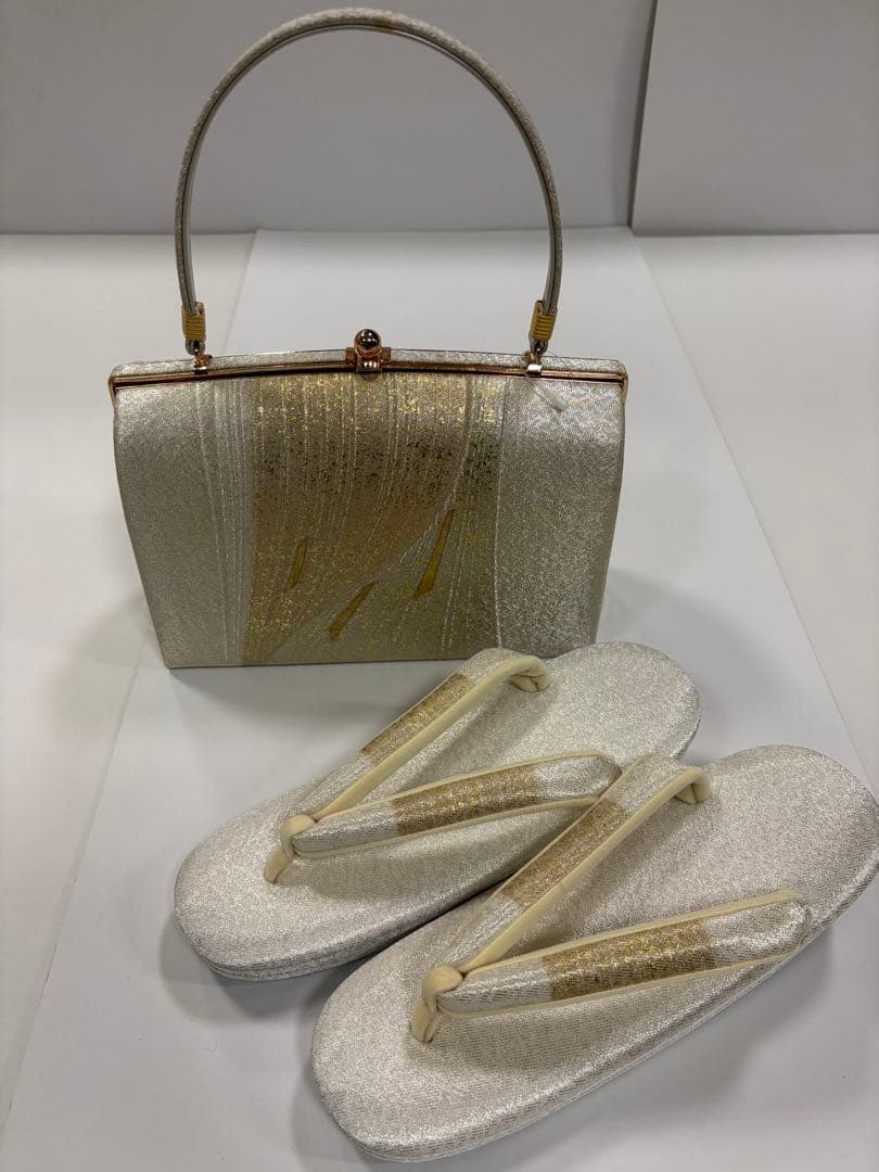 和装用草履バッグセット　銀と金　波柄　金たたき　螺鈿調　成人式　未使用品