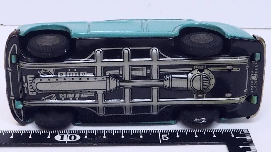 萬代屋【ダットサン セダン1000黄緑】ブリキtin toy car自動車□箱無