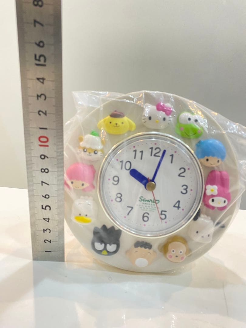 a80 新品•未開封品 サンリオ レリーフ クロック 置き時計 キティー