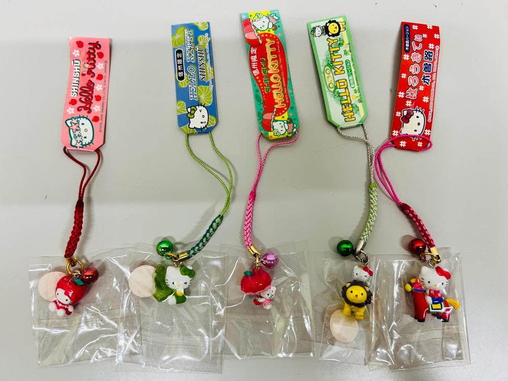 ◆サンリオ HELLO KITTY ご当地ストラップ 41個セット 08273