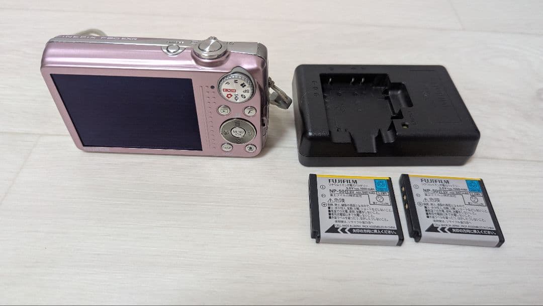 Fujifilm FinePix F80EXR ピンク バッテリー2個付
