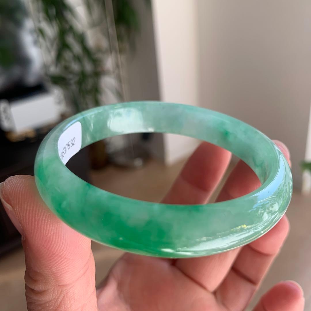 赤字処分）ミャンマー産 飘花A貨 翡翠バングル本翡翠保証 鑑定書付き‼️