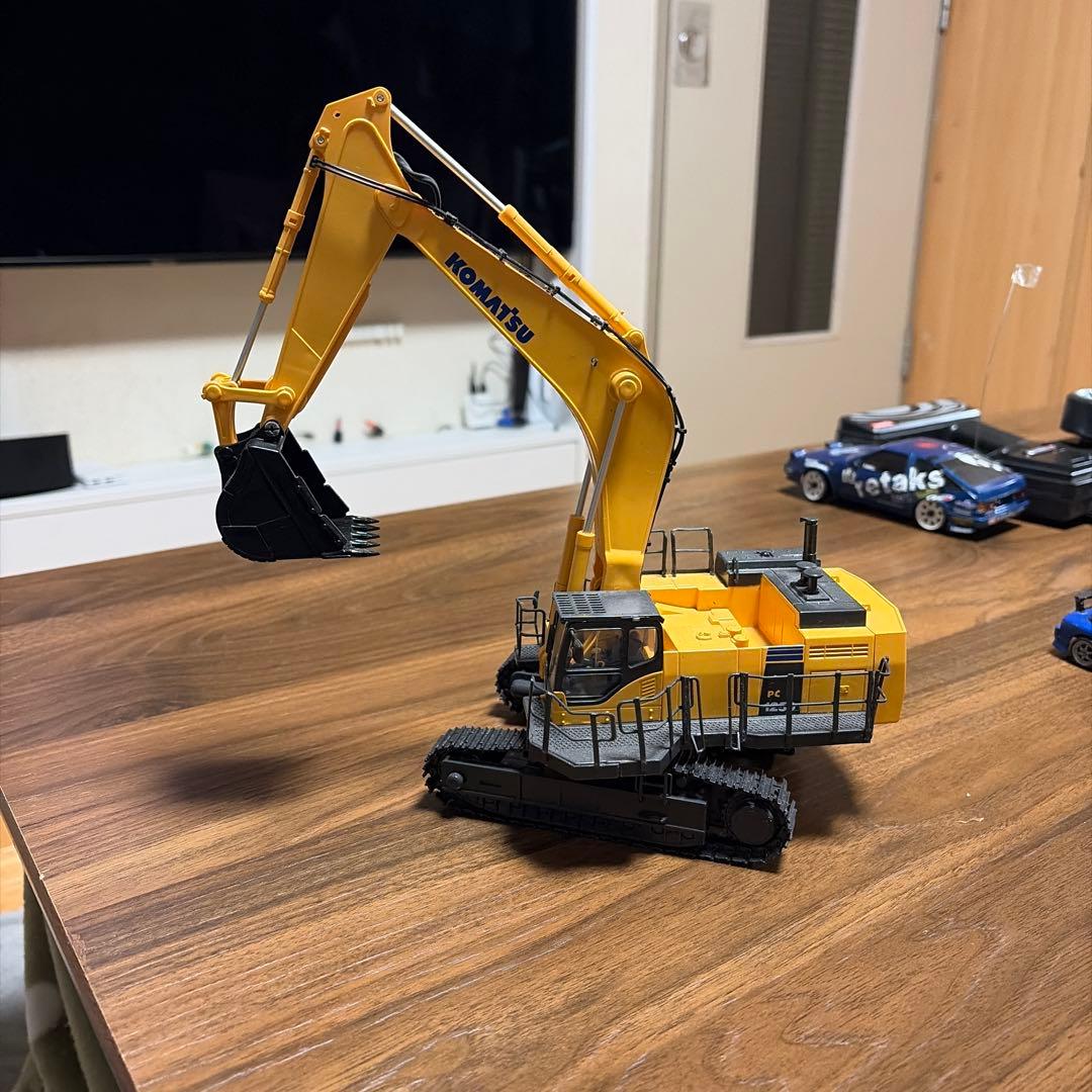 京商の1/50スケール、コマツ油圧ショベル「PC1250-8」のラジコンです