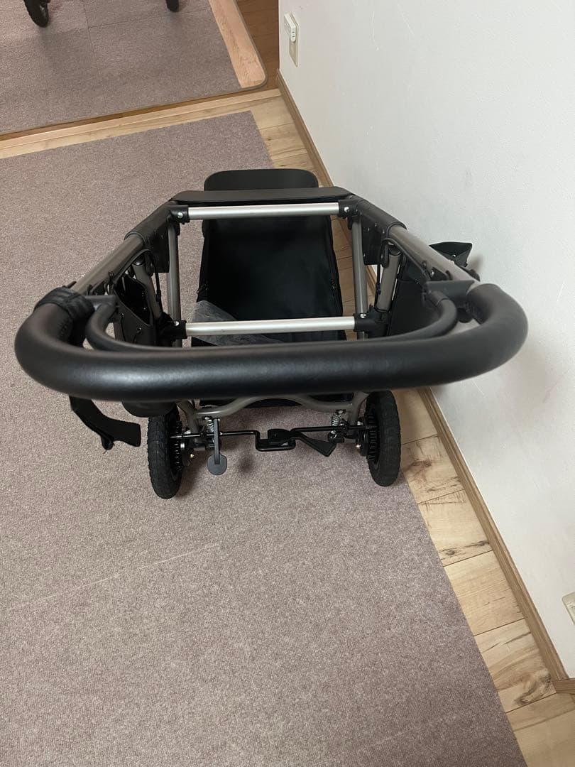 AIRBUGGY プレミア ウォームグレイ色フレーム プラス付属品