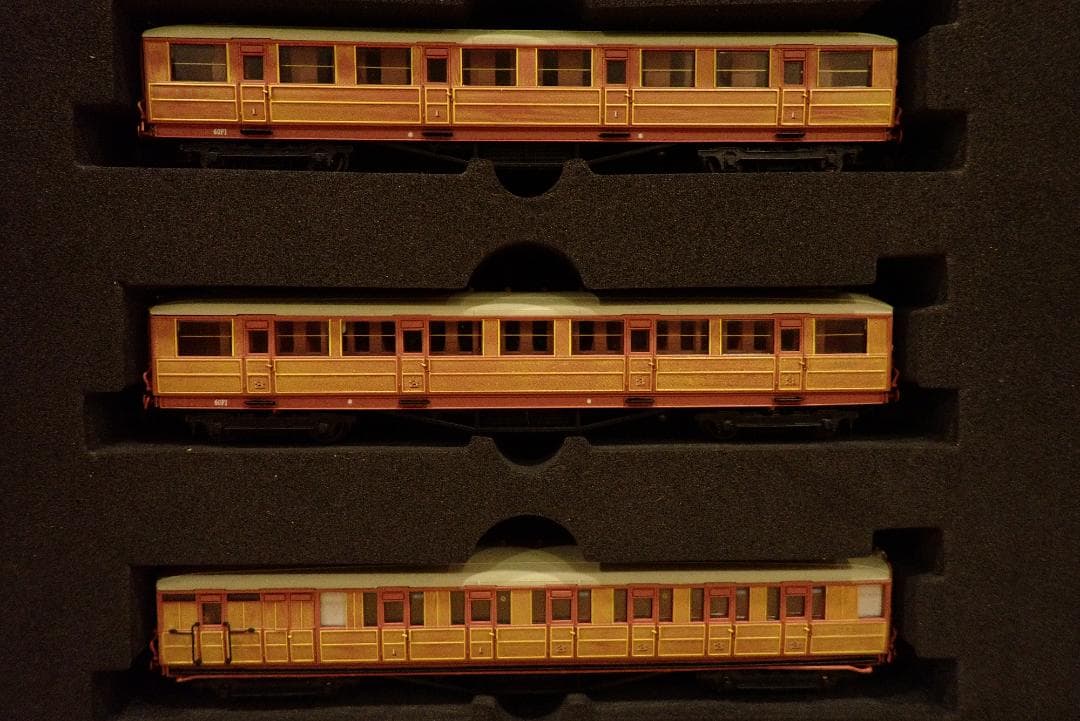 ジ*ア様 Nゲージ鉄道模型 イギリスのDAPOL Gresley Teak 各車