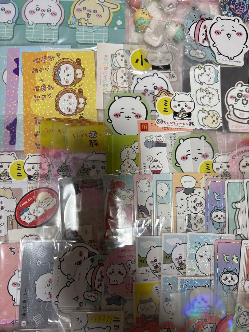 ちいかわ グッズ まとめ売り 缶バッジ カード ステッカー タオル くら寿司