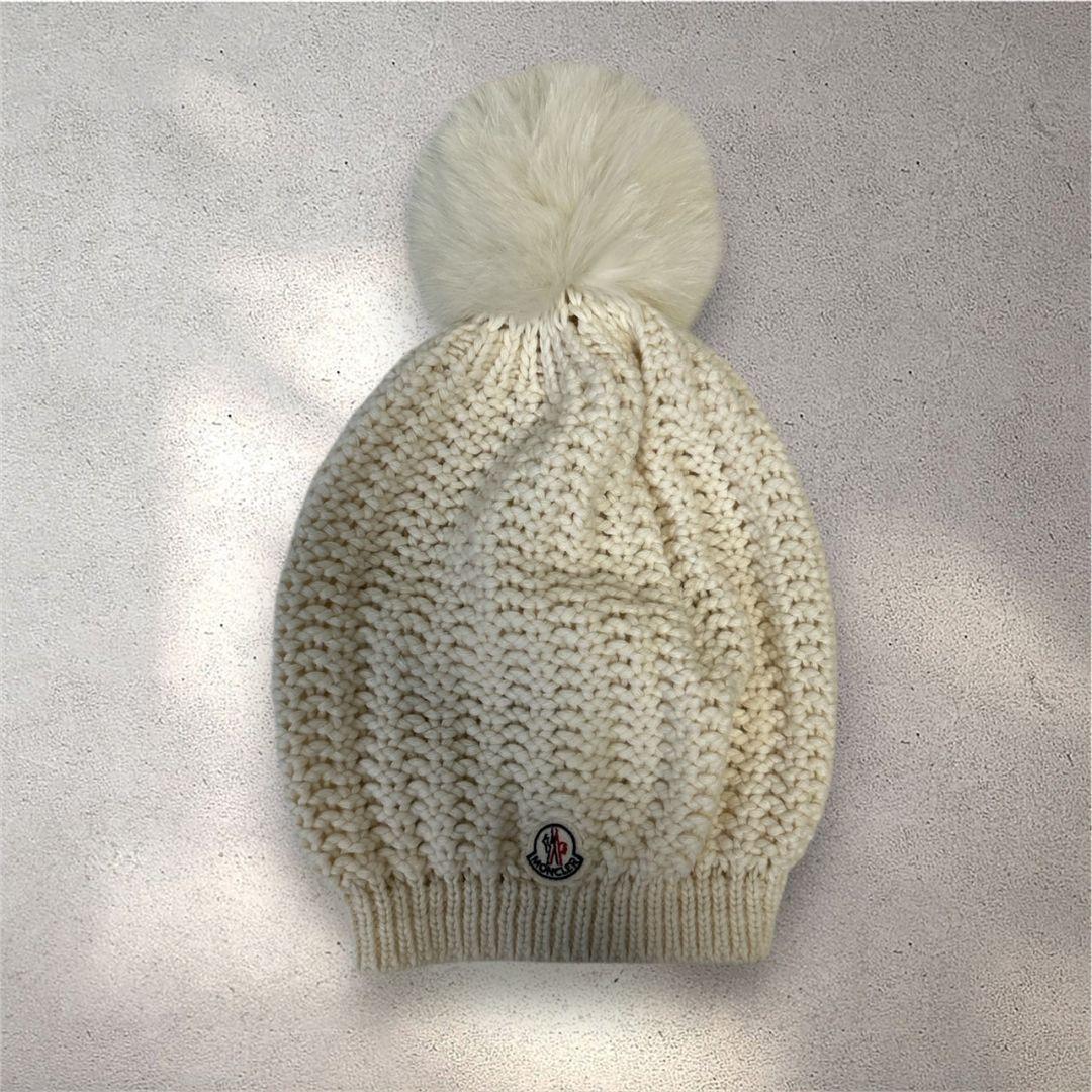 MONCLER アイボリー ニット帽 ファー付き