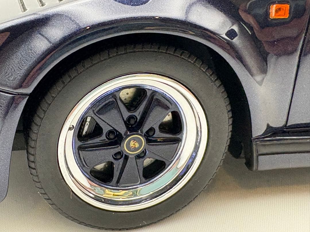 ミニカー Porsche930Turbo Slant Nose896/1000 1/18