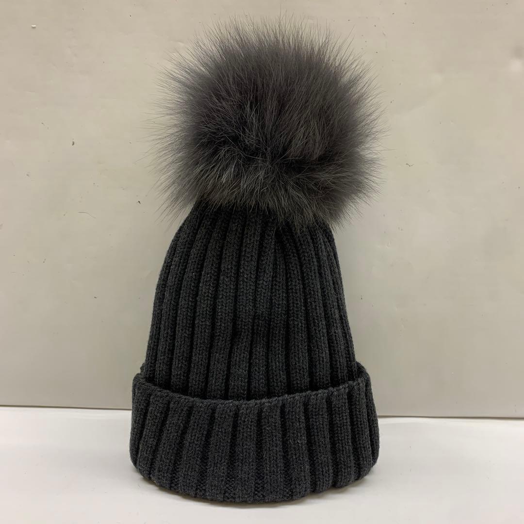 KBA04-19 モンクレール ニット帽 ファー付きポンポン ロゴつき MONCLER
