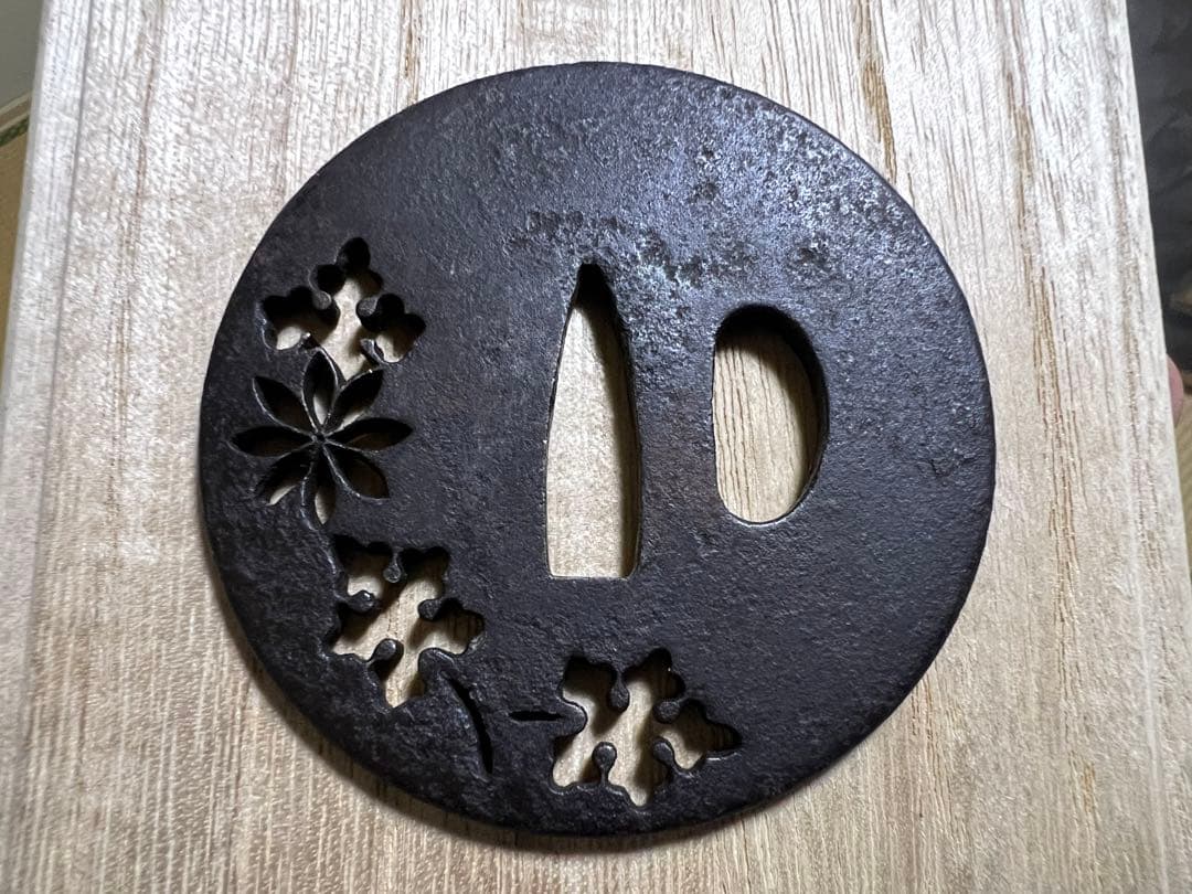 日本刀　刀装具　鉄鐔