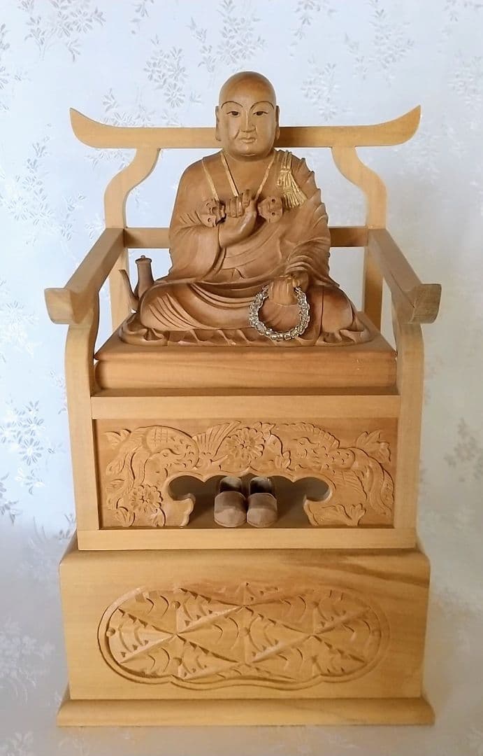 弘法大師坐像 空海 お大師さま 2.5寸#297 ◇白檀 木彫 仏像 - メルカリ