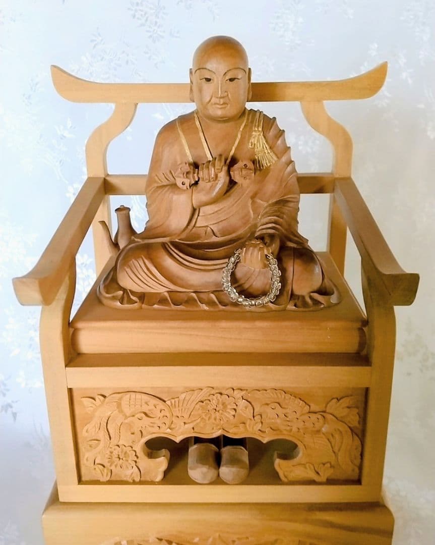 弘法大師坐像 空海 お大師さま 2.5寸#297 ◇白檀 木彫 仏像 - メルカリ