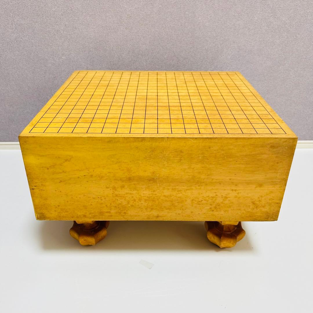 【送料無料】高級 国産 極厚 5.7寸 囲碁 本榧 柾目 目が繊細 ヘソ 脚付き