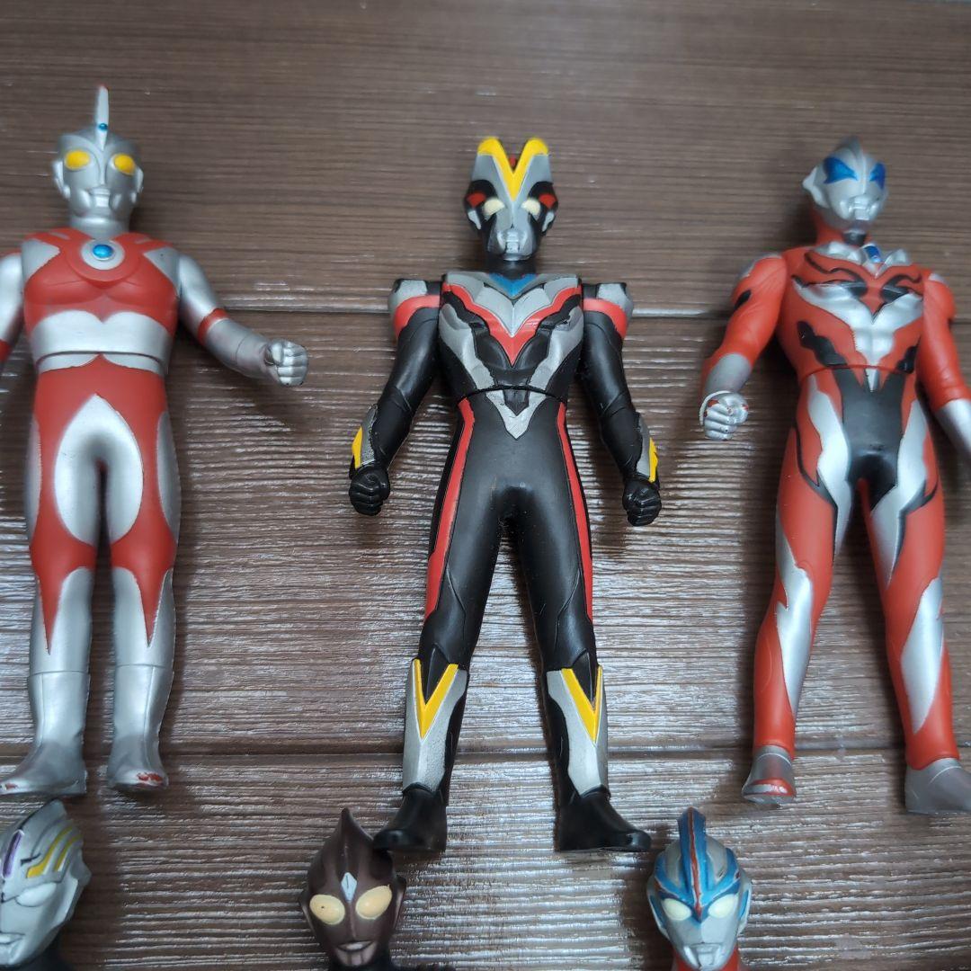 【フィギュア大量】ウルトラマン24体 ウルトラ怪獣20体 ソフビまとめ売り