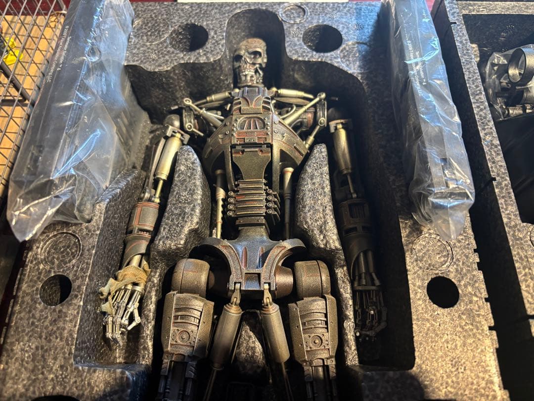 ターミネーター サルベーション エンドスケルトン T-600 1/6スケール