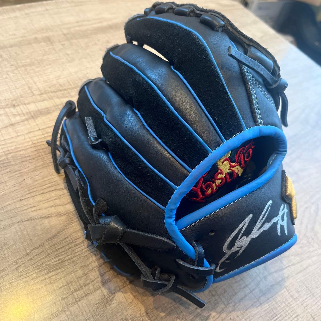 非売品】山崎康晃選手モデル 抽選限定 野球用グローブ サイン入り 袋付き