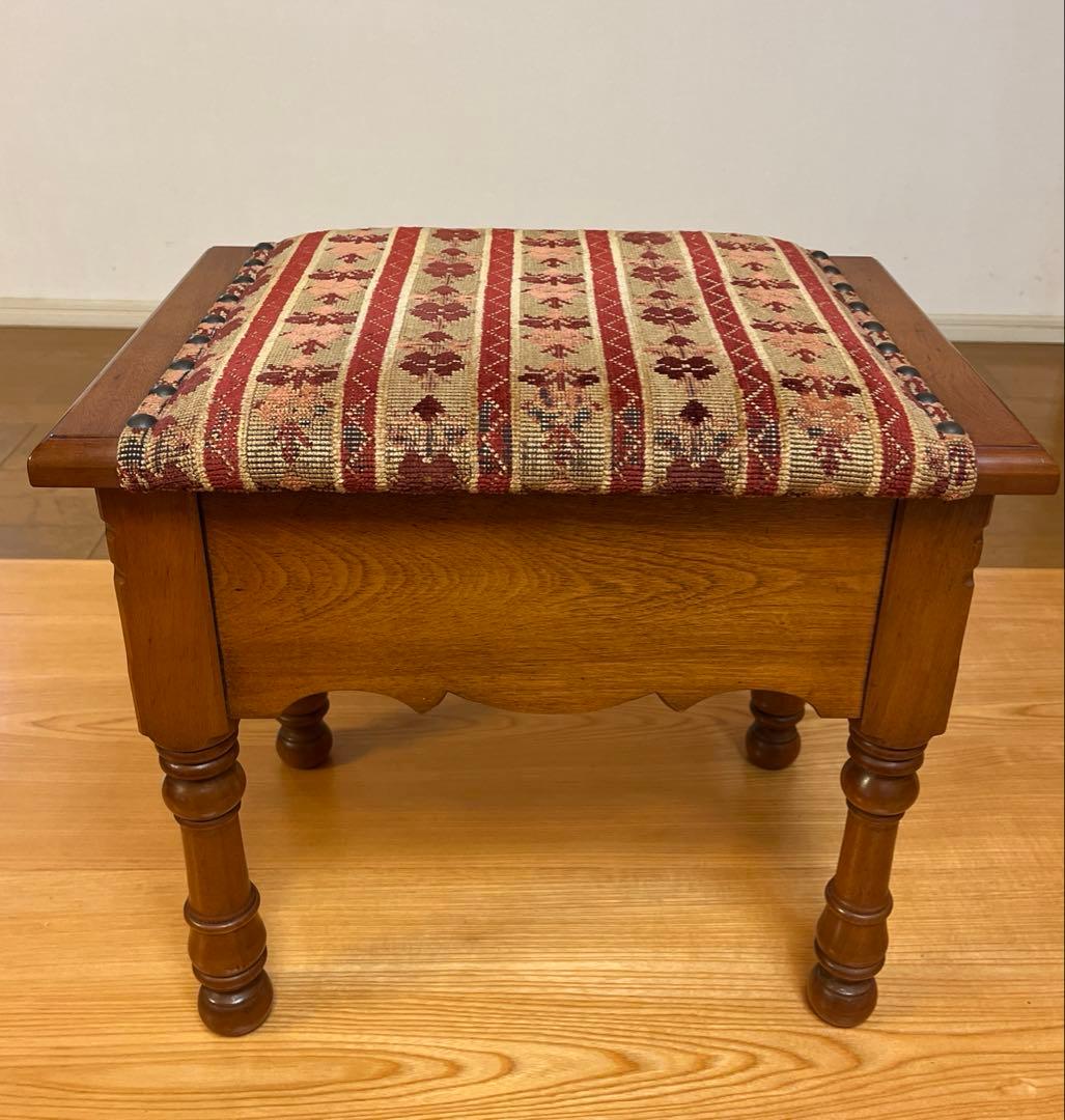 横浜ダニエルドレッサー椅子 収納付きスツール