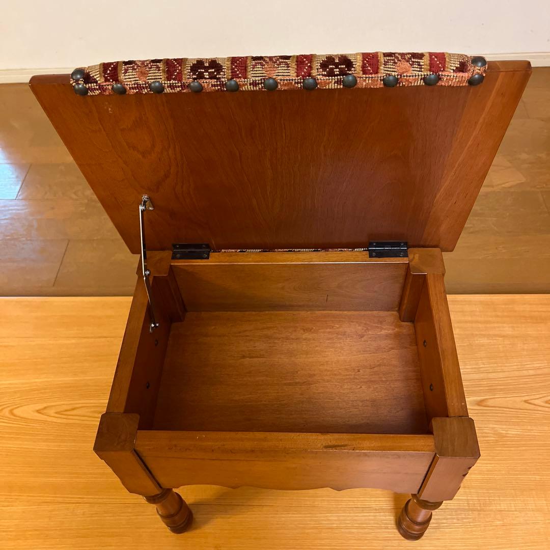 横浜ダニエルドレッサー椅子 収納付きスツール